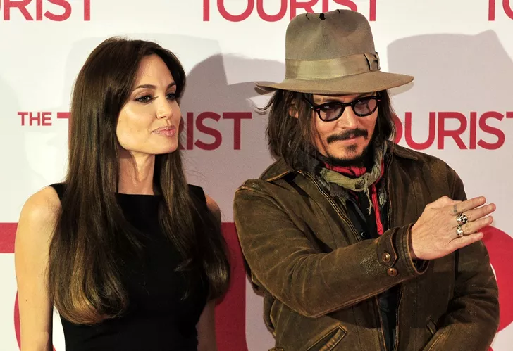 Angelina Jolie, îndrăgostită de Johnny Depp Actrița de la Hollywood și-a deschis sufletul după divorț