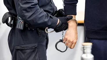 Barbat din Satu Mare arestat preventiv dupa ce a lovit cu pumnul si a amenintat cu moartea un politist