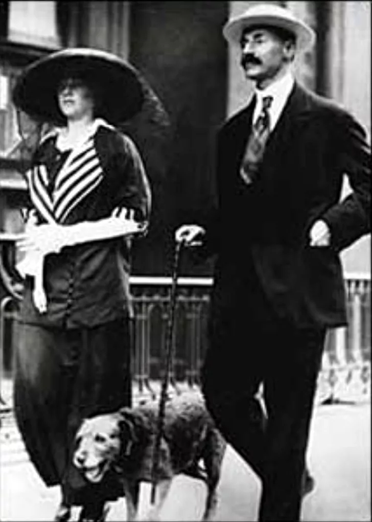 Madeleine, Kitty și John Jacob Astor IV înainte de îmbarcarea pe Titanic