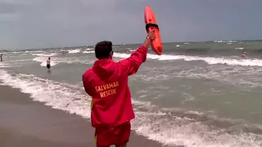 Alerta pe litoralul romanesc Salvamarii fac apel la turisti sa nu se arunce in valurile marii