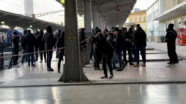 Capitala sub asediul Peluzei Sud Craiova inainte de meciul cu Rapid Scandari xenofobe si rasiste ale ultrasilor la Gara de Nord