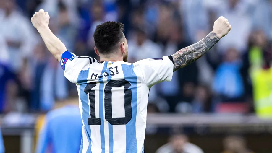 Lionel Messi prezinta trofeul Cupei Mondiale la meciul Argentina  Panama Cerere uriasa de bilete