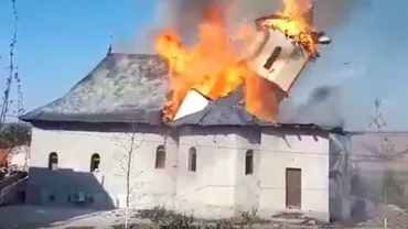 Manastirea Sf Filip din Adamclisi a fost mistuita de flacari Turla bisericii sa prabusit din cauza flacarilor Foto  Video