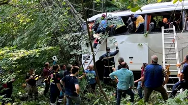 Accident groaznic in Turcia cu un autocar rasturnat intro rapa Ultimul bilant cinci morti si zeci de raniti