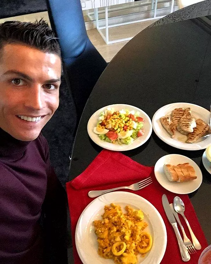 Ce alimentaţie are Cristiano Ronaldo. Peştele, ouăle şi salatele sunt felurile de bază
