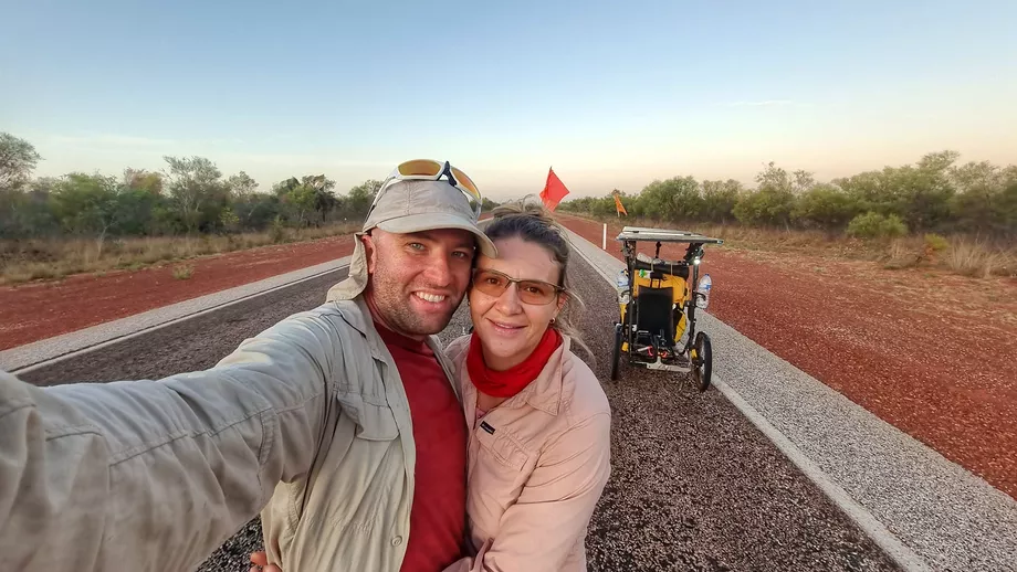 Aventura extrema la Antipozi pentru doi romani 8000 de km pe bicicleta pentru a traversa Australia Video