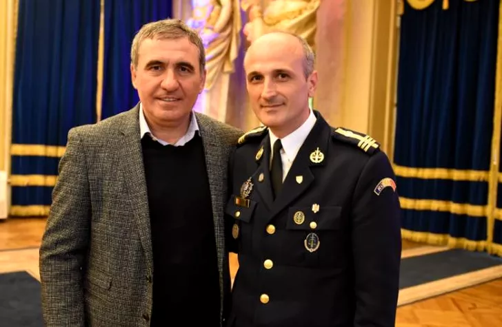 Steaua, invitat surpriză la 33 de ani de la câştigarea Cupei Campionilor Europeni! Gică Hagi, alături de Florin Talpan! Ce cadou de senzaţie a primit juristul Armatei. GALERIE FOTO (12)