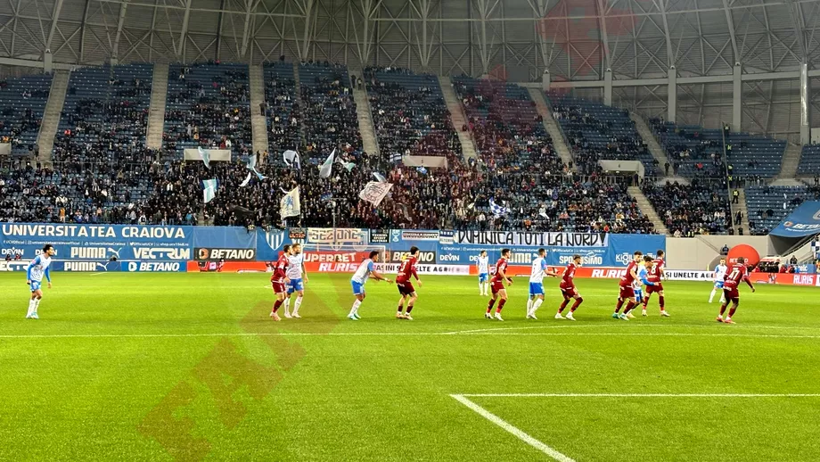 Mesajul fanilor olteni pentru rivala din oras Cati spectatori sunt in tribune la derbyul Universitatea Craiova  Rapid Update
