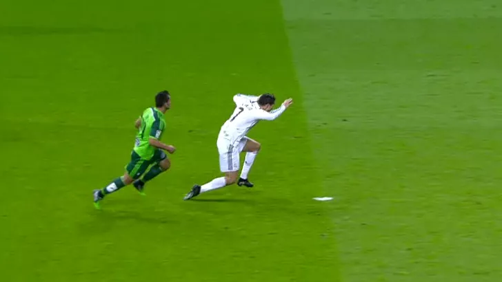 Cristiano-Ronaldo-dive-Real-Madrid-Jonny-Celta-Vigo