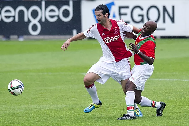 Cristi Chivu, într-un meci pentru Ajax Amsterdam, echipă la care a ajuns după ce a jucat la Craiova
