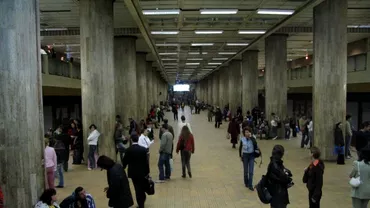 Circulatie blocata la metrou Un barbat a murit dupa ce sa aruncat in fata trenului la Piata Unirii