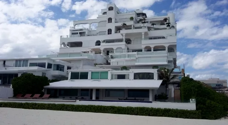 Reședința de vis din Cancun a lui Hugo Sanchez este în pericol de prăbușire din cauza fundației prost făcute. Sursa foto: granrueda.com