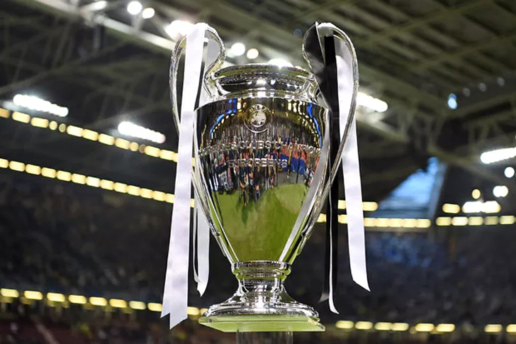 Trofeul Champions League pe care se bat Real Madrid şi Liverpool