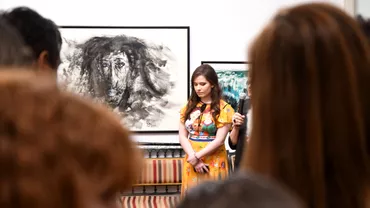 Prima expozitie de arta semnata de Kira Hagi fiica Regelui Geniul sa transmis catre palierul artistic