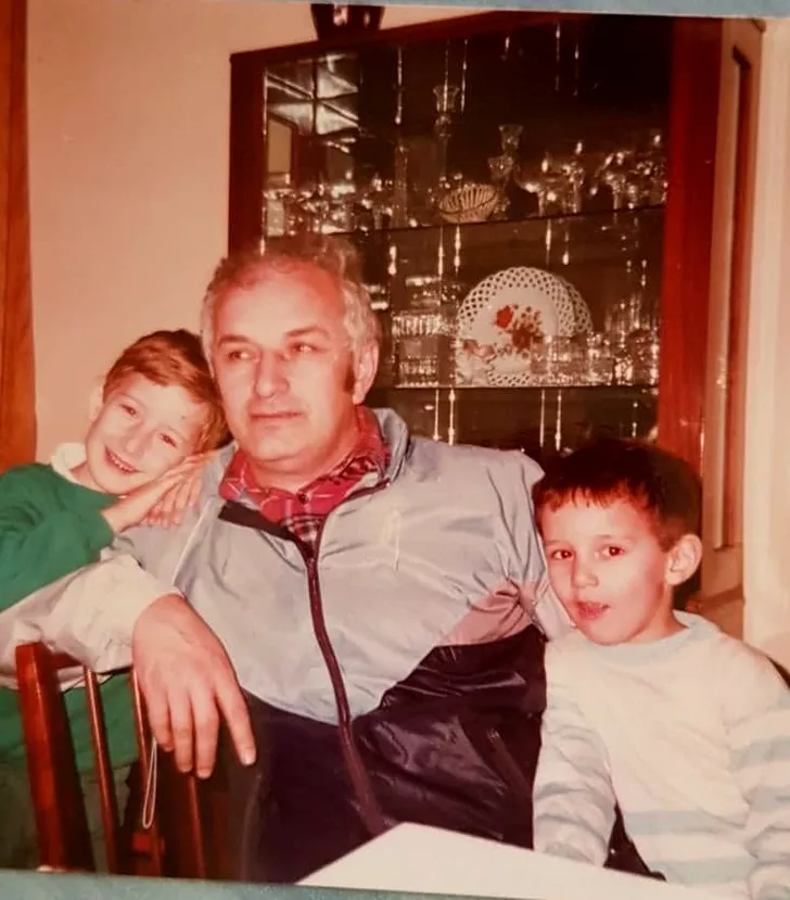 Gheorghe Tadici, alături de băieţii lui. Sursa foto: arhivă personală