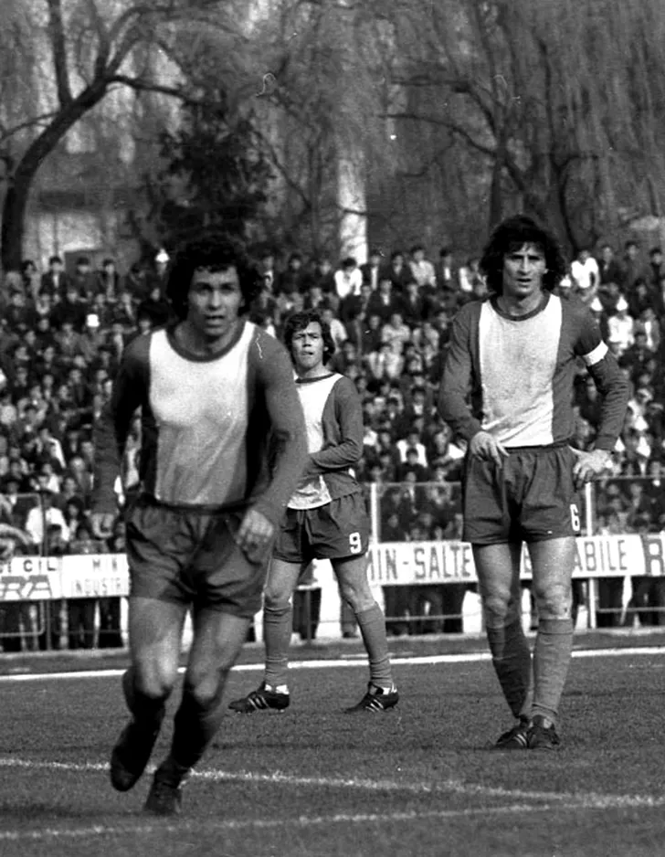 Mircea Lucescu, o legendă a lui Dinamo, împreună cu alte două legende ale „câinilor”, Florea Dumitrache și Cornel Dinu, au „făcut legea” în „Groapa” din Șoseaua „Ștefan cel Mare”