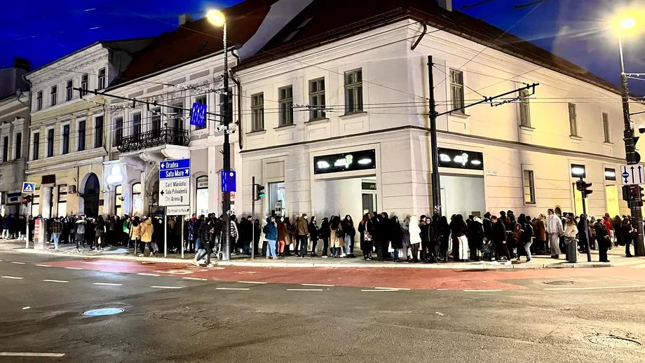 Motivul pentru care sute de tineri au stat la coada in frig la Cluj Moca sa fie  Mam bucurat