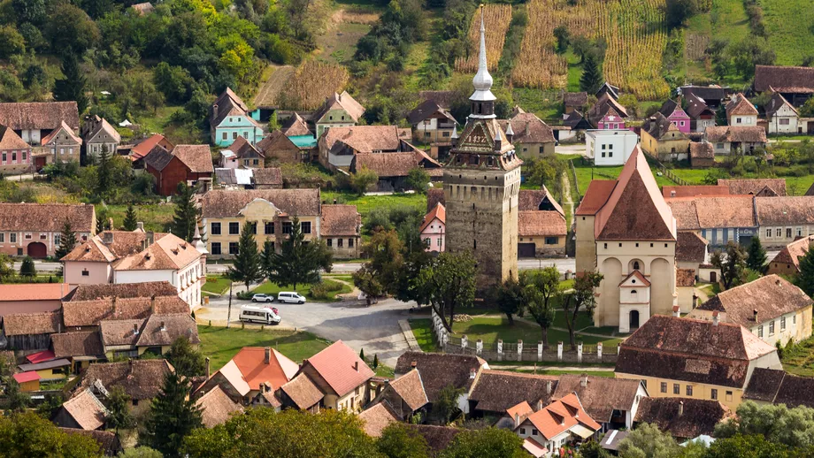 Satul din Romania care arata ca in basme Destinatia turistica putin cunoscuta la noi in tara