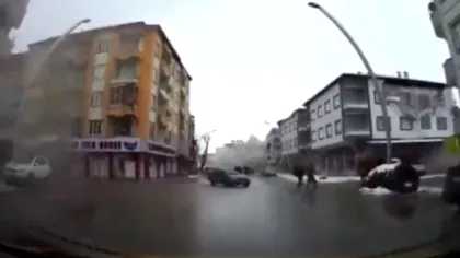 VIDEO Prima secundă a cutremurului de 7,5, surprinsă de camera de bord a...
