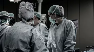 Cati bani castiga un chirurg pentru operatiile facute pe timpul garzilor Motivele pentru care medicii vor sa faca greva