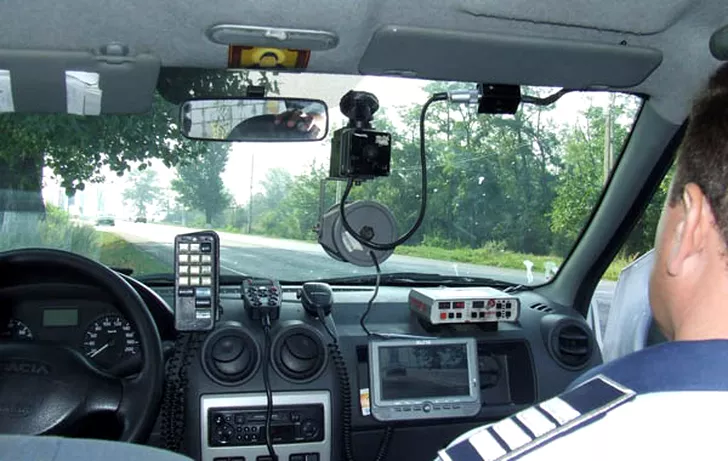 Un șofer din Iași a fost prins de radar cu 166, respectiv 236 km/h 