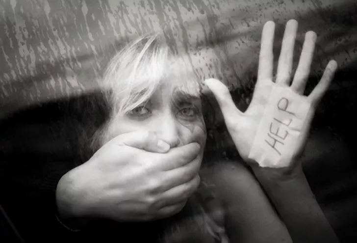 În România s-au înregistrat anul trecut 2.5 cazuri de viol pe zi