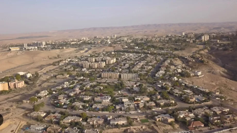 Acesta este Aradul din Israel orasul din desert mentionat in Biblie Motivul pentru care tot mai multi oamenii sau stabilit aici