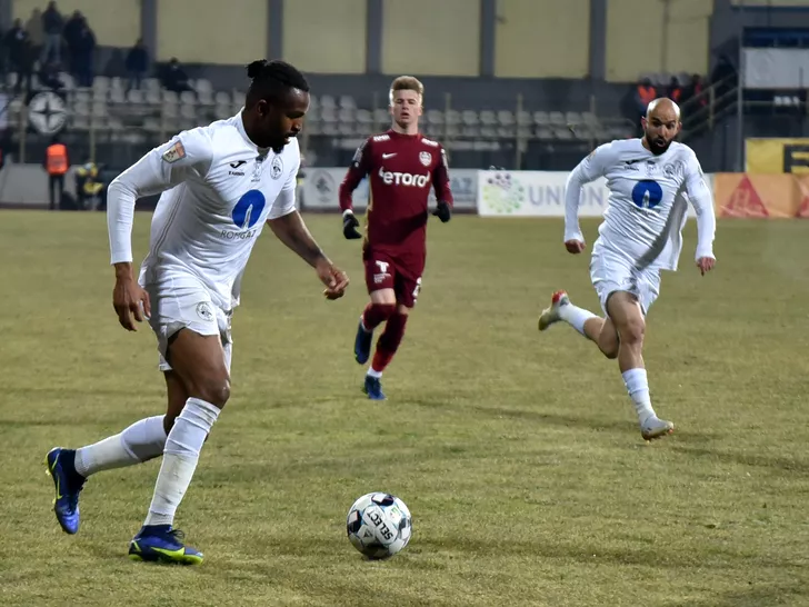 Christian Irobiso, în meciul Gaz Metan - CFR Cluj. Sursa: sportpictures.eu