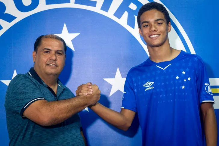 Fiul lui Ronaldinho a semnat primul contract