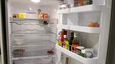 Butonul secret din frigider care poate face minuni Te scapa rapid de mirosurile neplacute