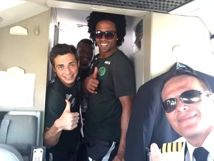 brazilian-football-team-chapecoense-players-with-pilot