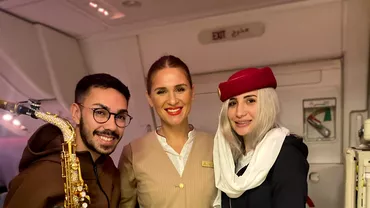 Armin Nicoara miniconcert in avionul de Dubai Cantaretul a facut show cu saxofonul printre stewardese Video