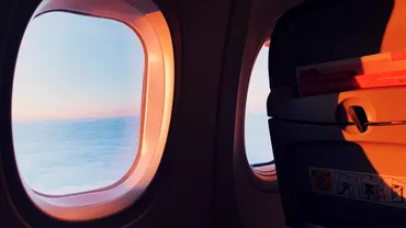 Ce a patit o turista dupa ce a stat pe locul de la geam in avion Se poate intampla la o altitudine mare