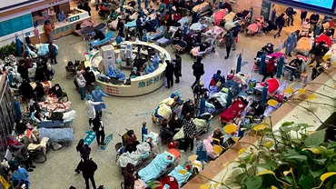 Situatia devine tot mai dramatica in China In fata spitalelor sau format cozi de paturi pline cu pacienti Video