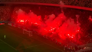 Atmosfera incendiara la Dinamo  CSA Steaua Spectacol pirotehnic creat de fani in debutul reprizei secunde Video  foto