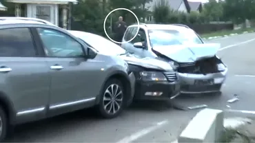Accident cu 3 masini filmat in direct cand reporterul de la TVR relata cat de periculoasa e intersectia Video