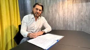 Adrian Vasile sia prelungit contractul cu CSM Bucuresti Primesc cu multa responsabilitate si bucurie aceasta dovada de incredere