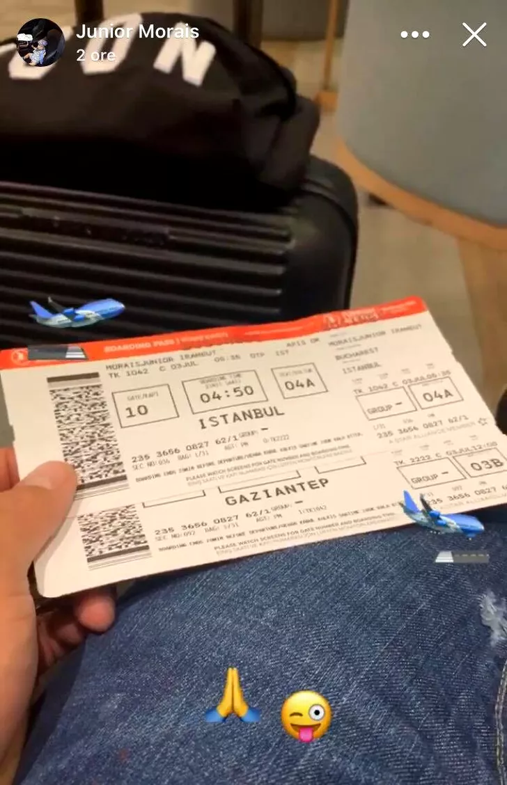 Fotografia postată de Junior Morais cu biletele de avion pentru Turcia