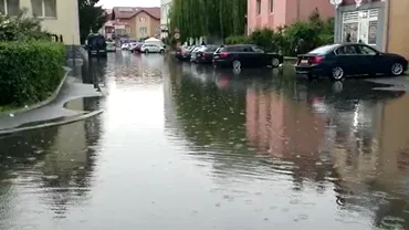 Vreme extrema in Romania Inundatii in Targu Jiu si grindina la Ranca Video