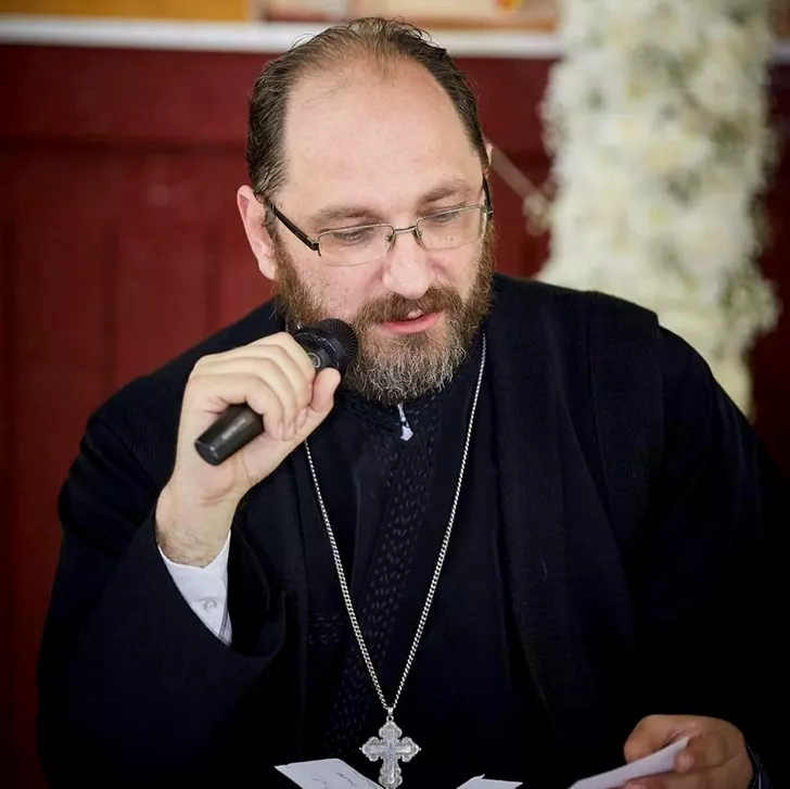 Ce salariu are preotul Constantin Necula la TVR, unde prezintă emisiunea „Universul Credinței” *foto: captură youtube