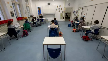 Profesor din Romania acuzat de un elev de 8 ani ca a incercat sai taie un deget Explicatiile dascalului