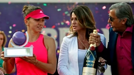 Ilie Nastase si Nadia Comaneci suporteri de lux pentru Simona Halep la Roland Garros Au fost asaltati de fanii doritori de autografe Video
