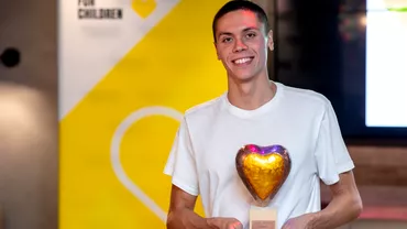 David Popovici un nou trofeu de campion Sportivul a devenit ambasadorul unei fundatii care lupta pentru copiii din orfelinate