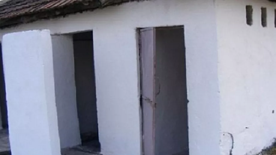 Scolile din Suceava in continuare fara toaleta Cate dintre ele au accesat bani sa scape de wcul din curte