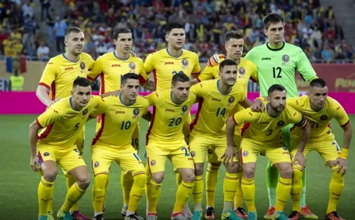 Jucătorii echipei naţionale a României înaintea unui meci
