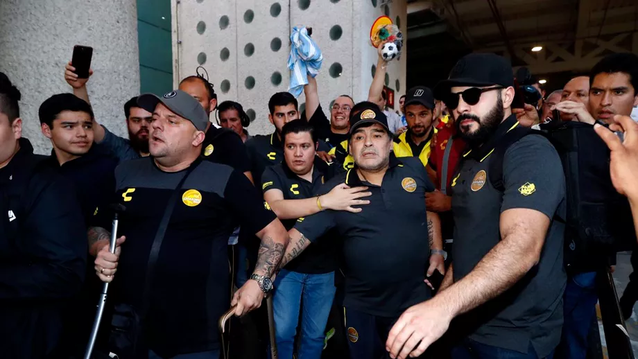Diego Maradona a fost arestat cand a ajuns in Argentina Fosta iubita ii cere 55 milioane de euro