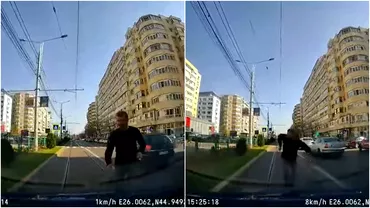Video Clipe de groaza pentru o soferita aflata in masina cu doi copii mici Un individ a atacato in trafic cu cutitul