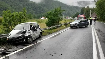 Accident cu cinci raniti in judetul Cluj Un sofer a pierdut controlul masinii intro curba periculoasa