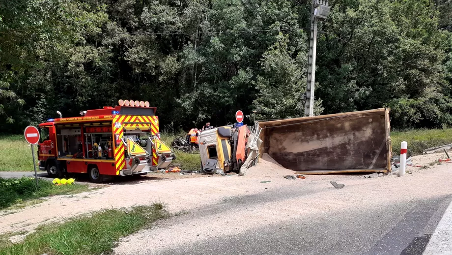 Tragedie in Franta Un roman care conducea un camion a provocat un accident soldat cu trei morti