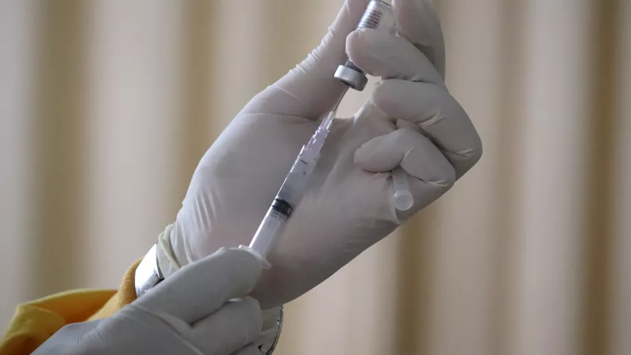 Vaccinare la chiuveta in Dolj Mita de 100000 de euro si 1000 de certificate false descoperite de anchetatori